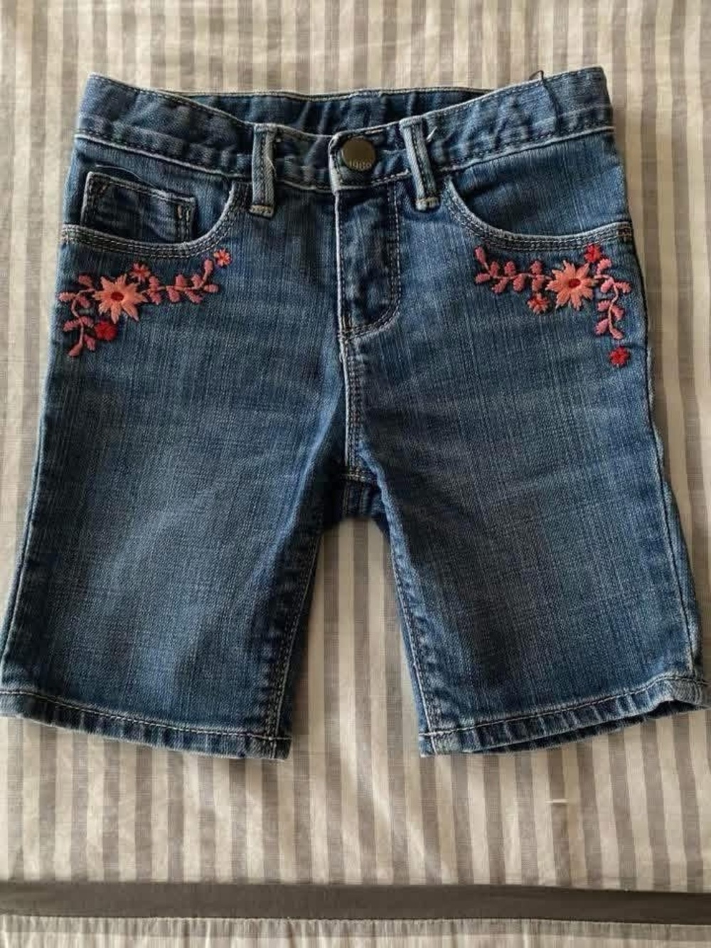 GAP Denim Shorts w/ Floral Embroidery size 4